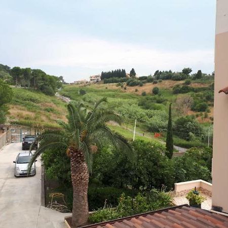 B&B La Collina Dei Poeti 卡坦扎罗 外观 照片